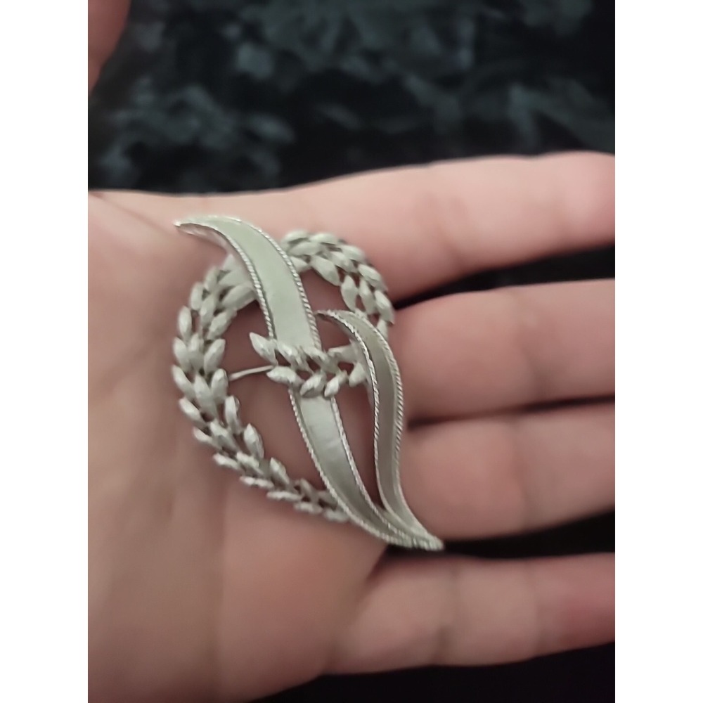 Vintage Trifari Womens Brooch Pin Brushed Silver Tone Wheat Leaf Jewelry Costume